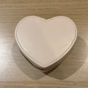 Jewelry box!! Heart shaped🤍